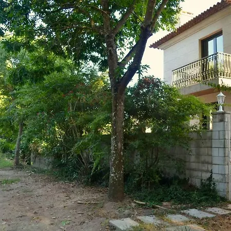 Casa La Vina, Vila