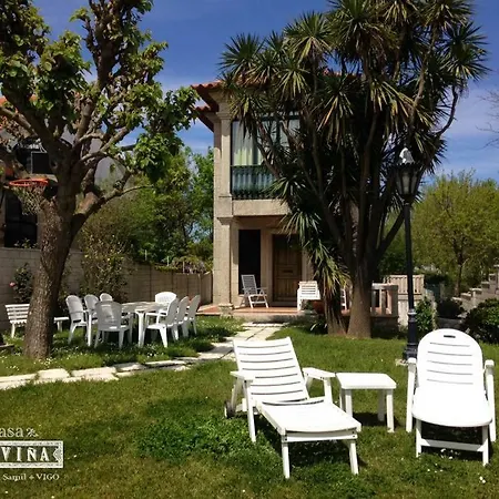 Casa La Vina, Vila