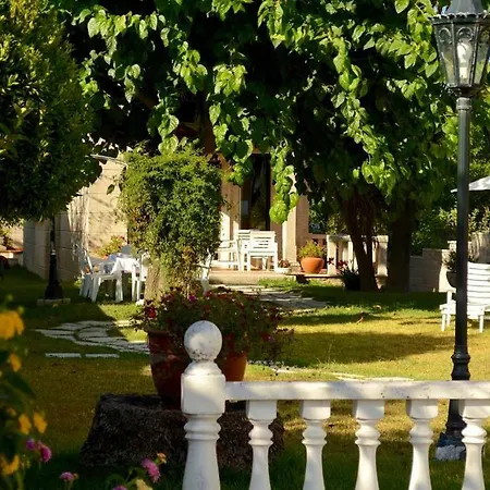Casa La Vina, Vila *